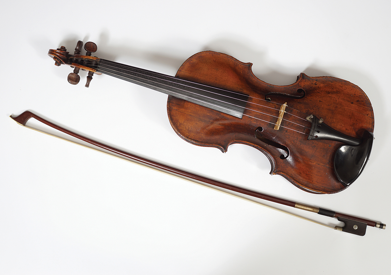 18TH-CENTURY VIOLIN AND CASE