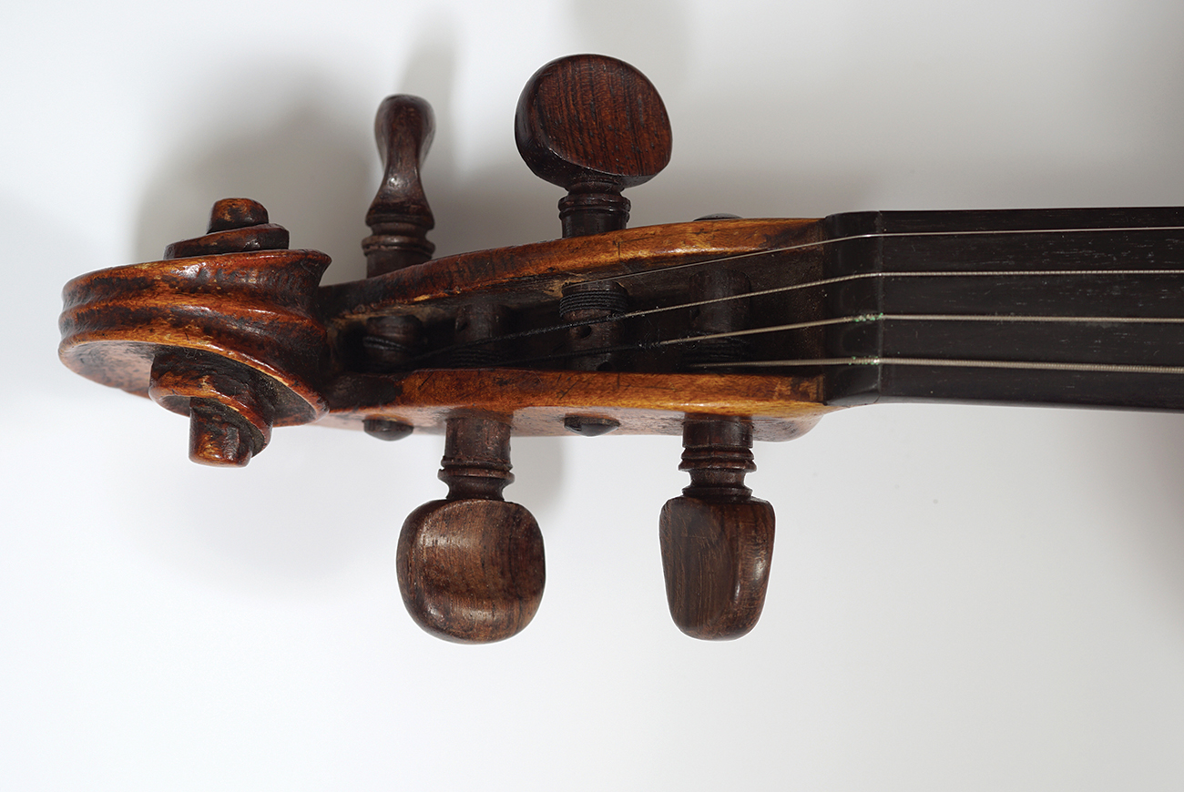 18TH-CENTURY VIOLIN AND CASE - Image 3 of 7