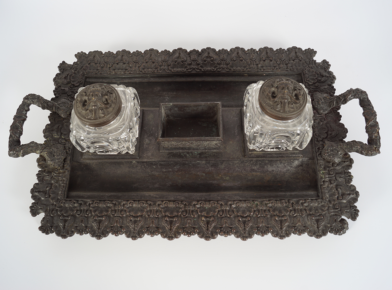 LARGE 19TH-CENTURY BRONZE PEN AND INK STAND - Image 2 of 4