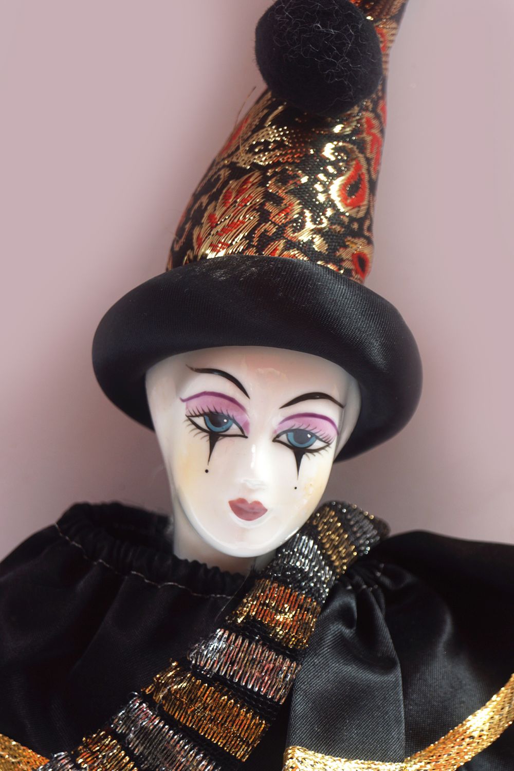 HARLEQUIN PORCELAIN DOLL - Image 2 of 4