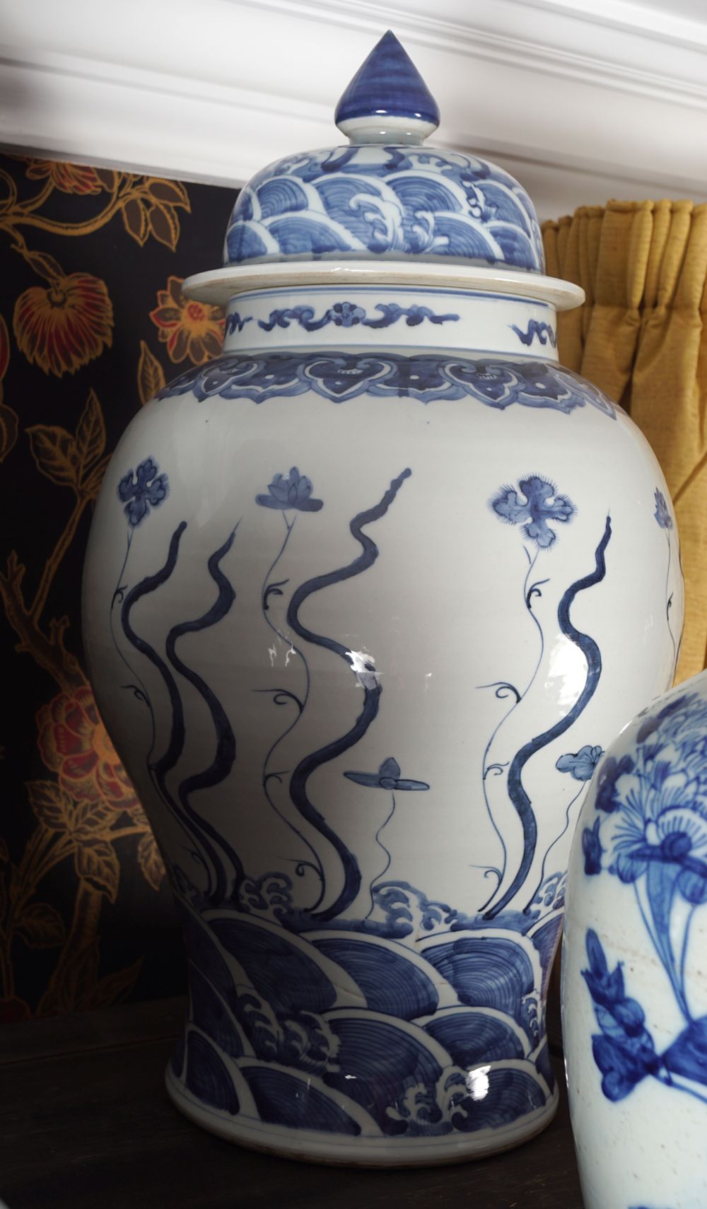 PAIR OF LARGE BLUE AND WHITE TEMPLE JARS - Image 2 of 2
