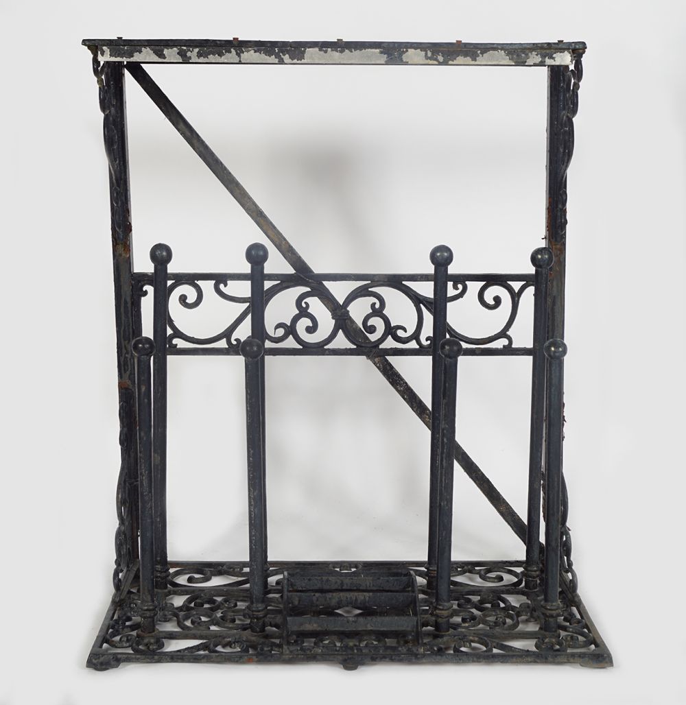 CAST IRON BOOT STAND