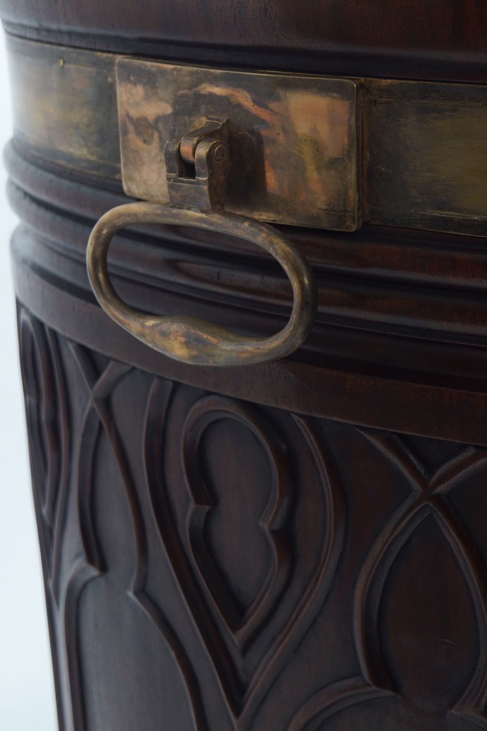 IRISH MAHOGANY BRASS BOUND ESTATE LOG BARREL - Image 3 of 3