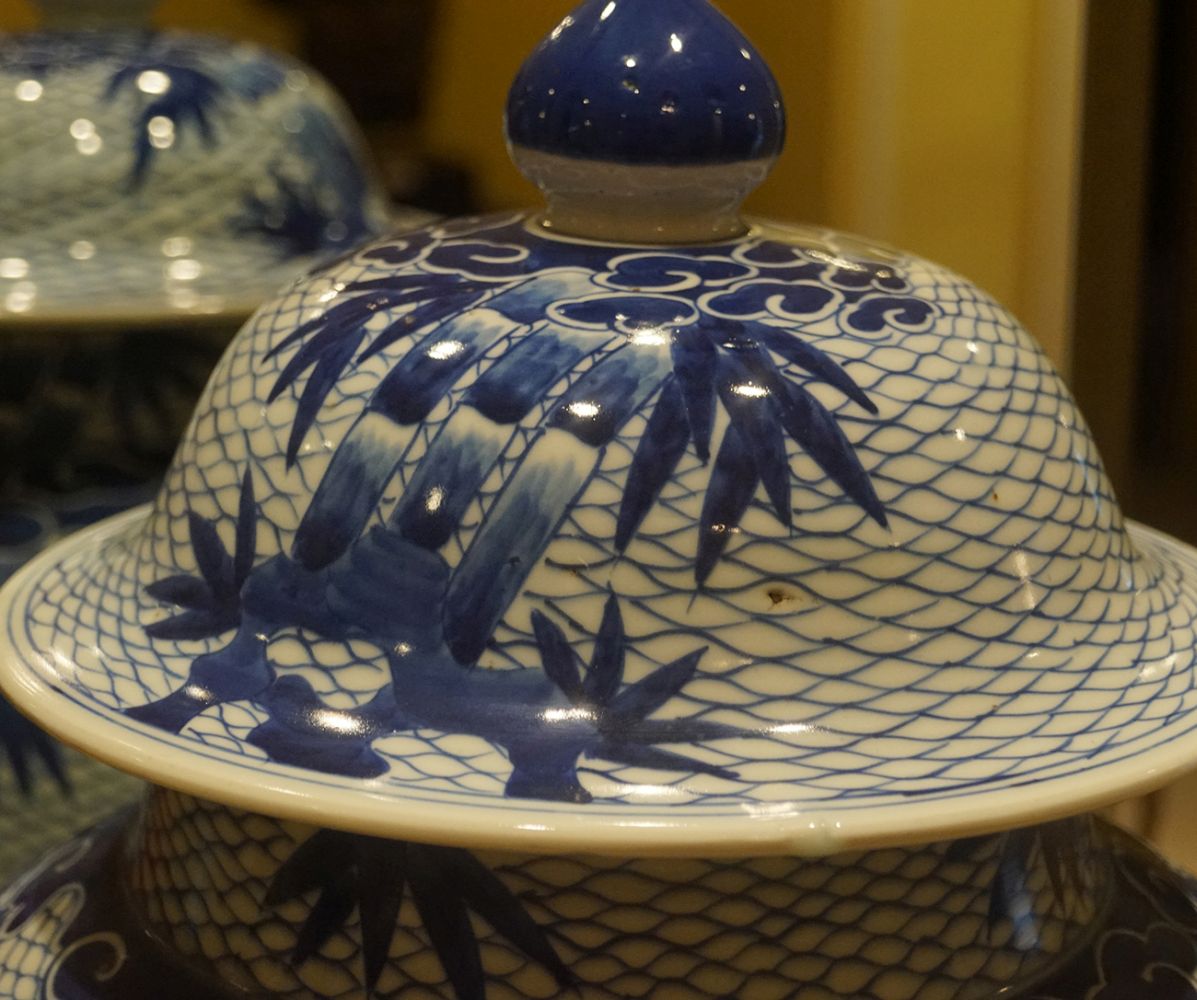 PAIR OF LARGE CHINESE BLUE AND WHITE GINGER JARS - Image 8 of 8