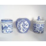 ASSORTED LOT OF 5 CHINESE BLUE AND WHITE