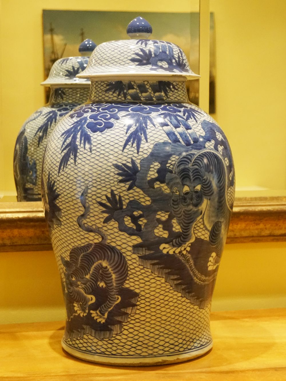 PAIR OF LARGE CHINESE BLUE AND WHITE GINGER JARS - Image 4 of 8