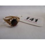 9ct Gold garnet signet ring ( 2.