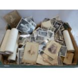 Box of early mid 20thC photographs,