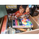 Vintage board games - Tente building blocks, Game of Thrones figures,