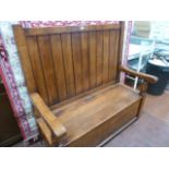 20thC Oak box seat settle (clover oak)