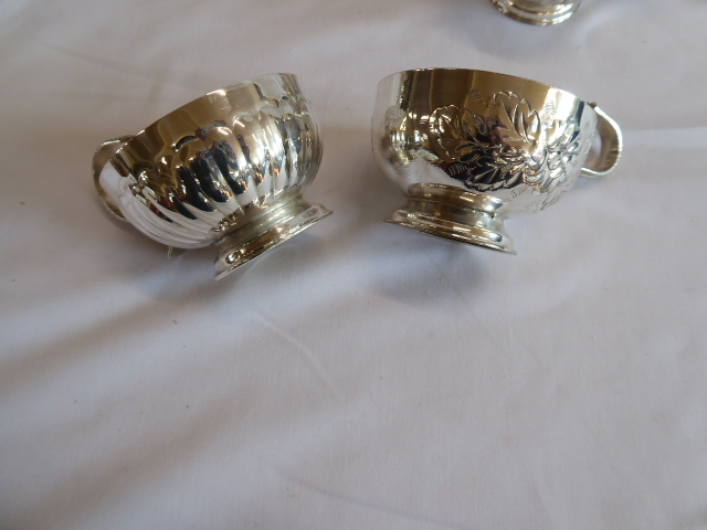 Silver plated punch bowl with lion mask ring handles and set 12 cups - Image 3 of 4