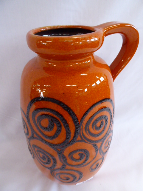 Vintage orange glazed swirl pattern vase with handle - Scheurich W Germany 484-27 - Image 2 of 3