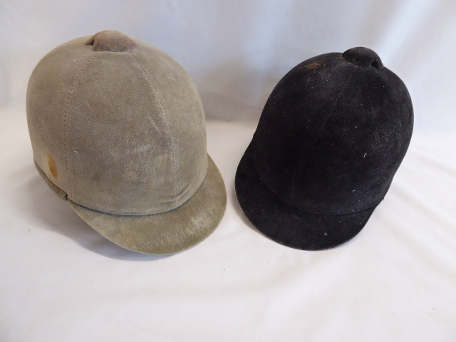 Velvet horse riding helmets, - Image 6 of 7