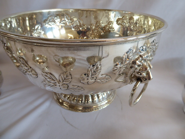 Silver plated punch bowl with lion mask ring handles and set 12 cups - Image 2 of 4