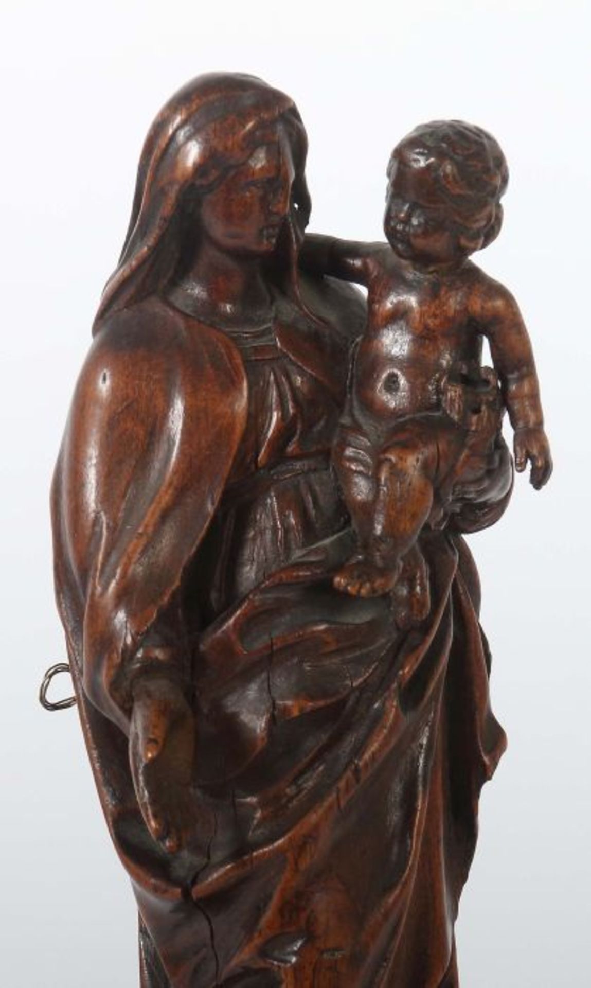 Bildschnitzer des 17. Jh. Süddeutsch, "Madonna mit Kind", Buxbaum geschnitzt, vollplastische Figur - Bild 3 aus 4