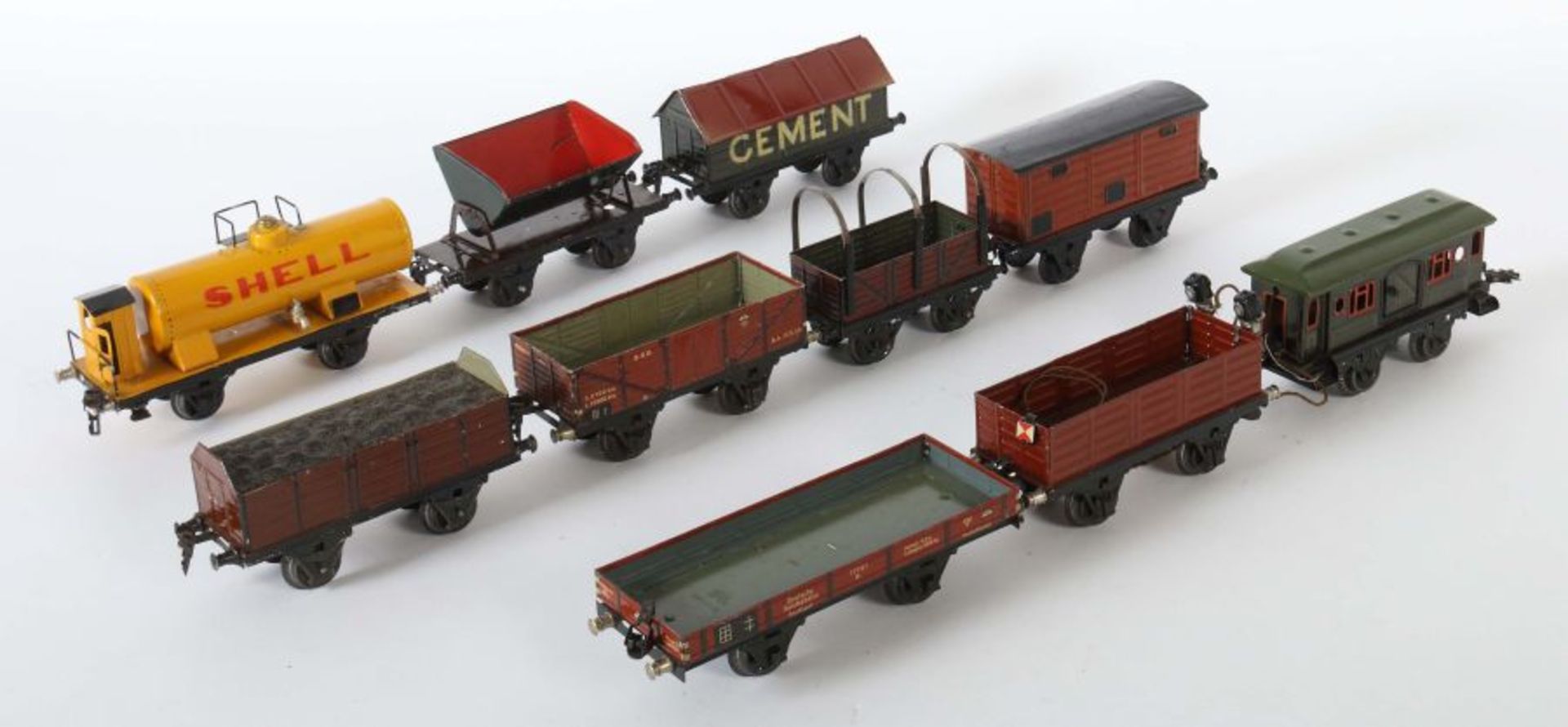 10 Wagen Märklin u.a., Spur 1, 1 x off. Güterwagen m. Kohleneinsatz 1910; 1 x Niederbordwagen 1764