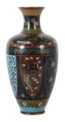 Cloisonné-Vase China, 1. Hälfte 20. Jh., Messing/Cloisonné, in Kartuschen gefasstes Floral-,