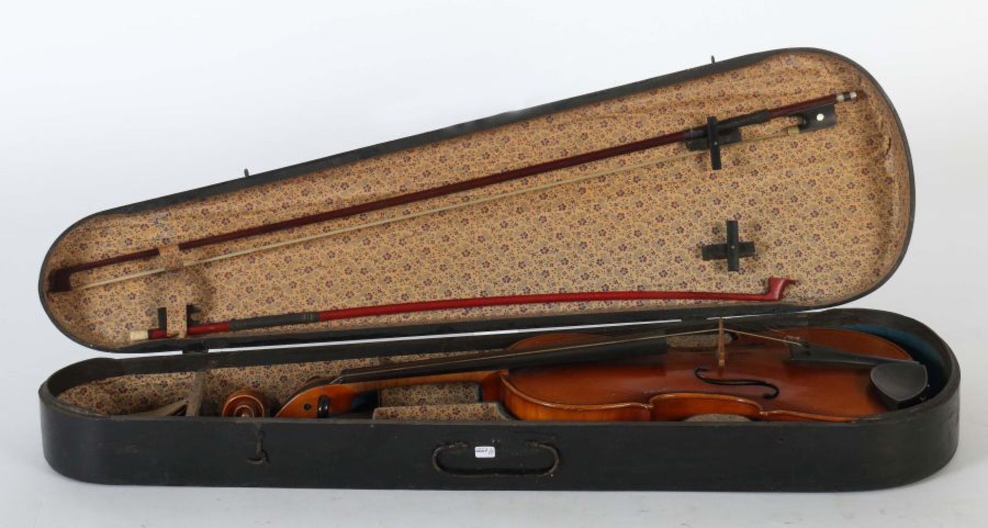 Geige mit 2 Bögen auf innenliegendem Zettel bez: "Antonius Stradivarius Cremonensis Facibat Anno - Bild 7 aus 7