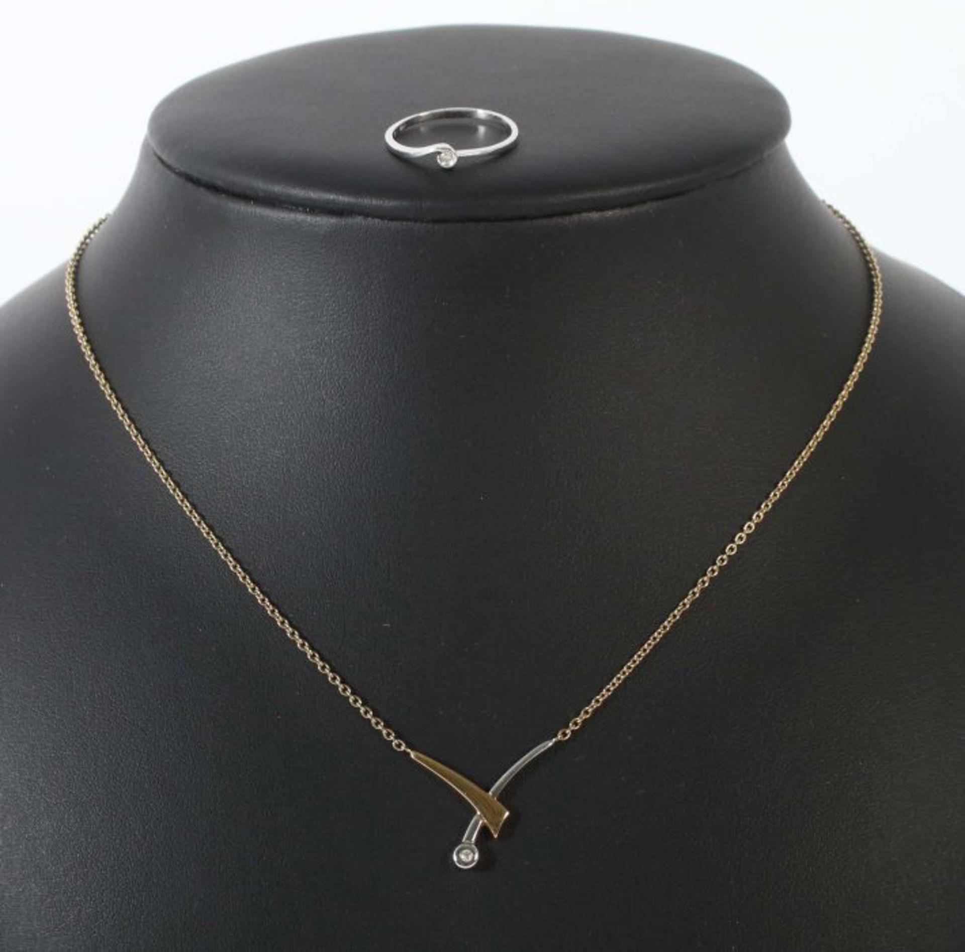 Collier und Damenring modern, Gelb-/Weißgold 585, verschiedene Hersteller, Collier mit V-förmigem