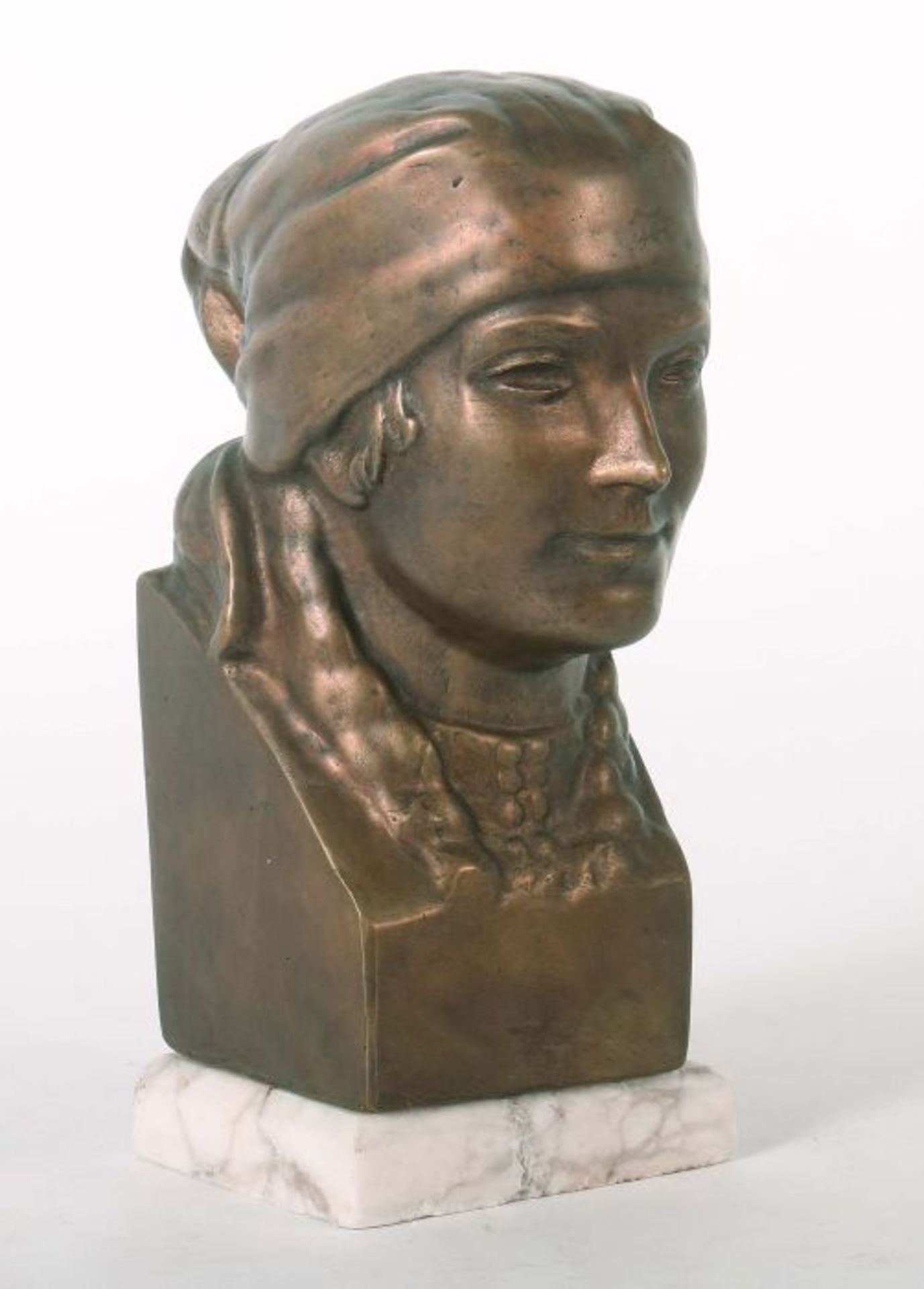 Bildhauer 20. Jh. "Bäuerin", Bronze, vollplastische, stilisierte Ausführung einer jungen Frau, mit - Bild 2 aus 4