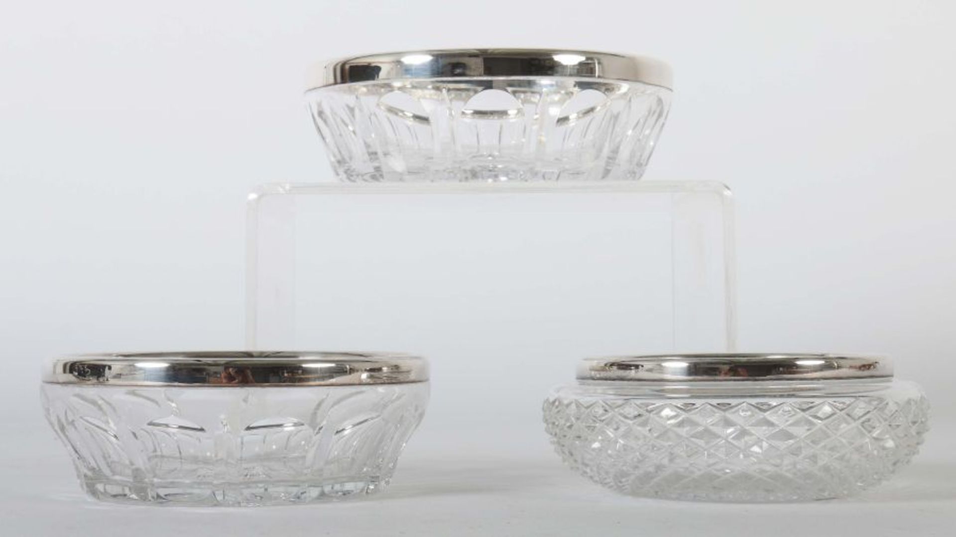 3 Schalen mit Silberfassung Gebrüder Deyhle, Schwäbisch Gmünd, 20. Jh., farbloses Kristallglas/