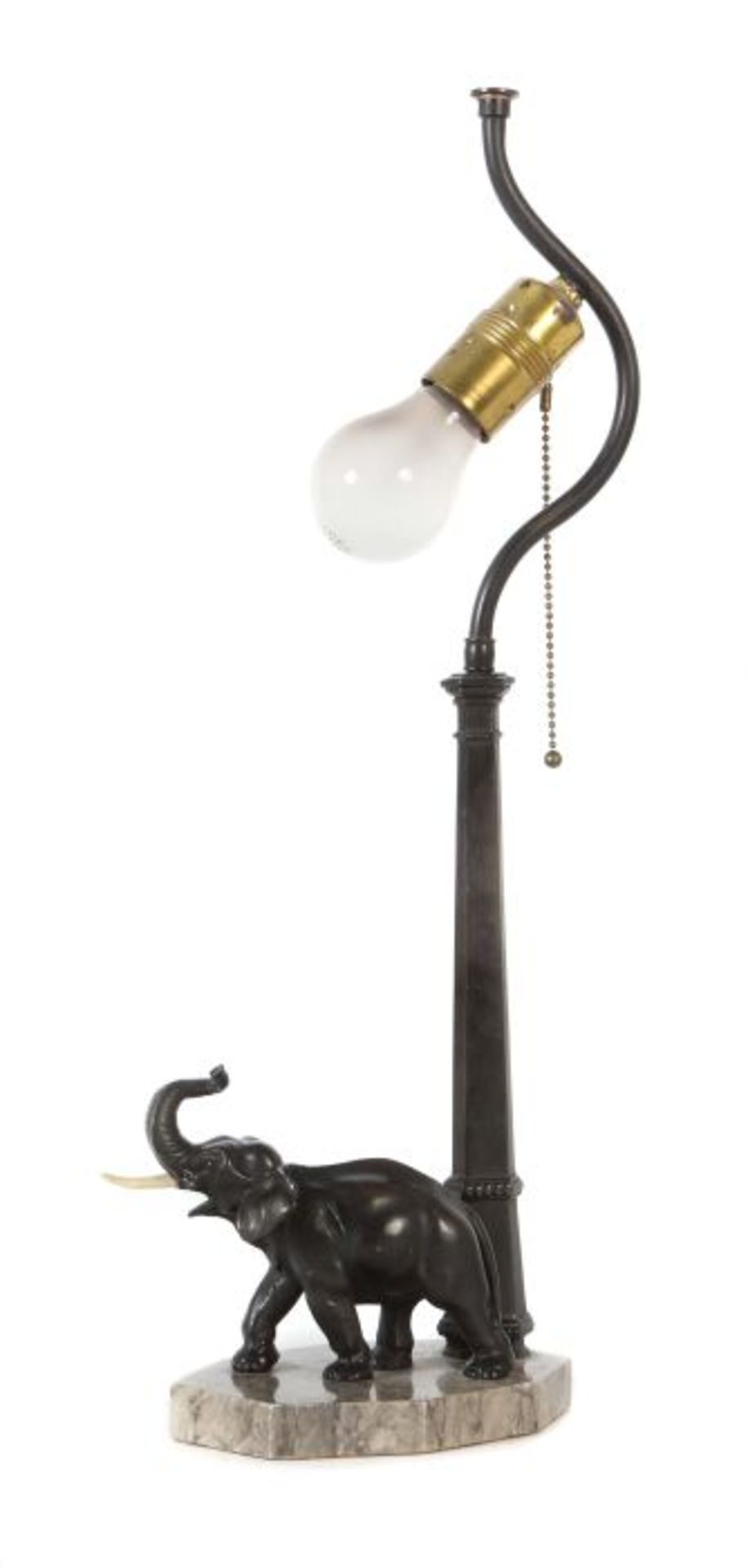 Tischlampe 1. Drittel 20. Jh., Metallguß bronziert, stehender vollplastischer Elefant neben