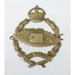 Panzer-Abzeichen England, Bronze, durchbrochen gearbeitet Lorbeerkranz m. Krone, im Zentrum ein
