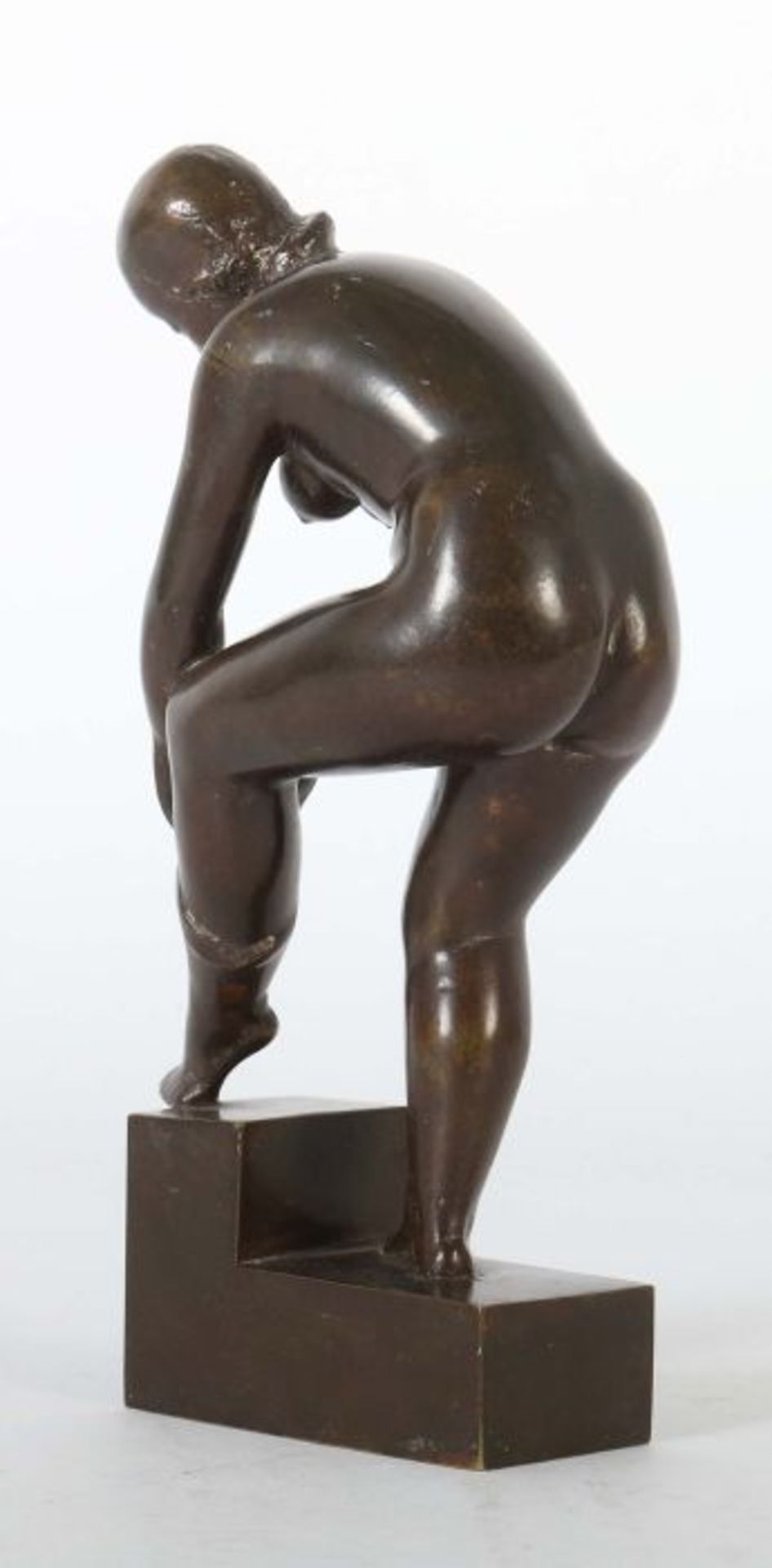 Bildhauer des 20. Jh. "Strumpf anziehende Frau", Bronze, patiniert, vollplastische Figur eines - Bild 3 aus 3
