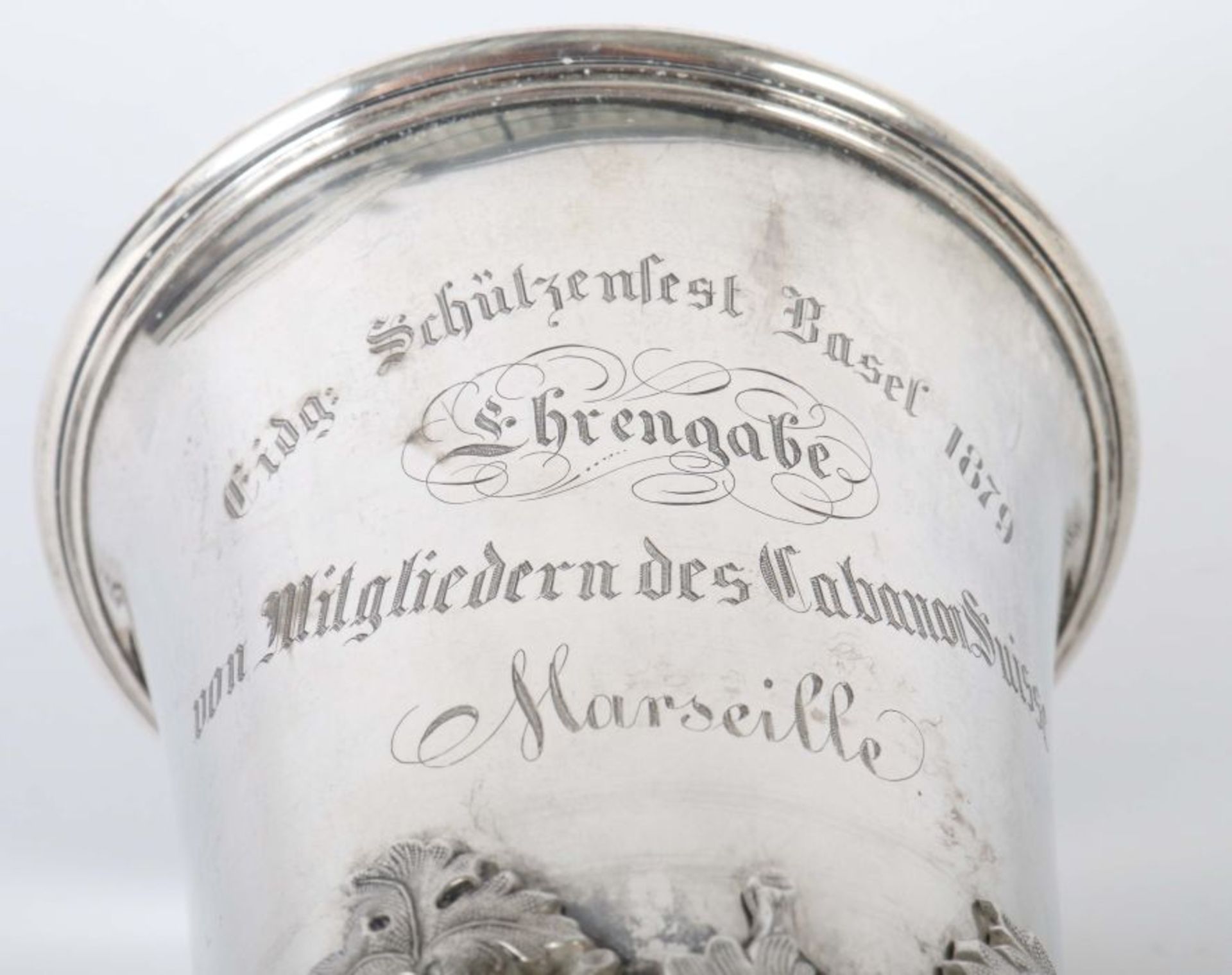 Schützenpokal dat. 1879, Silber 800, ca. 340 g, blütenförmiger Stand hochgezogen, nodierter Schaf - Bild 2 aus 3