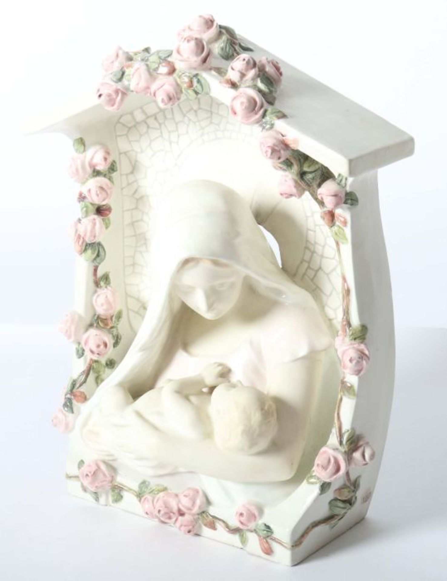 Podany, Rudolf Schauer Faience, Wien, wohl 1920er Jahre, Fayence, halbfigurig dargestellte Madonna, - Bild 2 aus 3