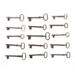 Schlüssel-Sammlung 19. Jh., Eisen, 15 variierende Volldornschlüssel in unterschiedlichen Größen,