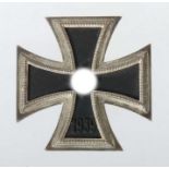 Eisernes Kreuz 1939, 1. Klasse, flache Ausführung an Nadel, geschwärzter Eisenkern magnetisch, ohn