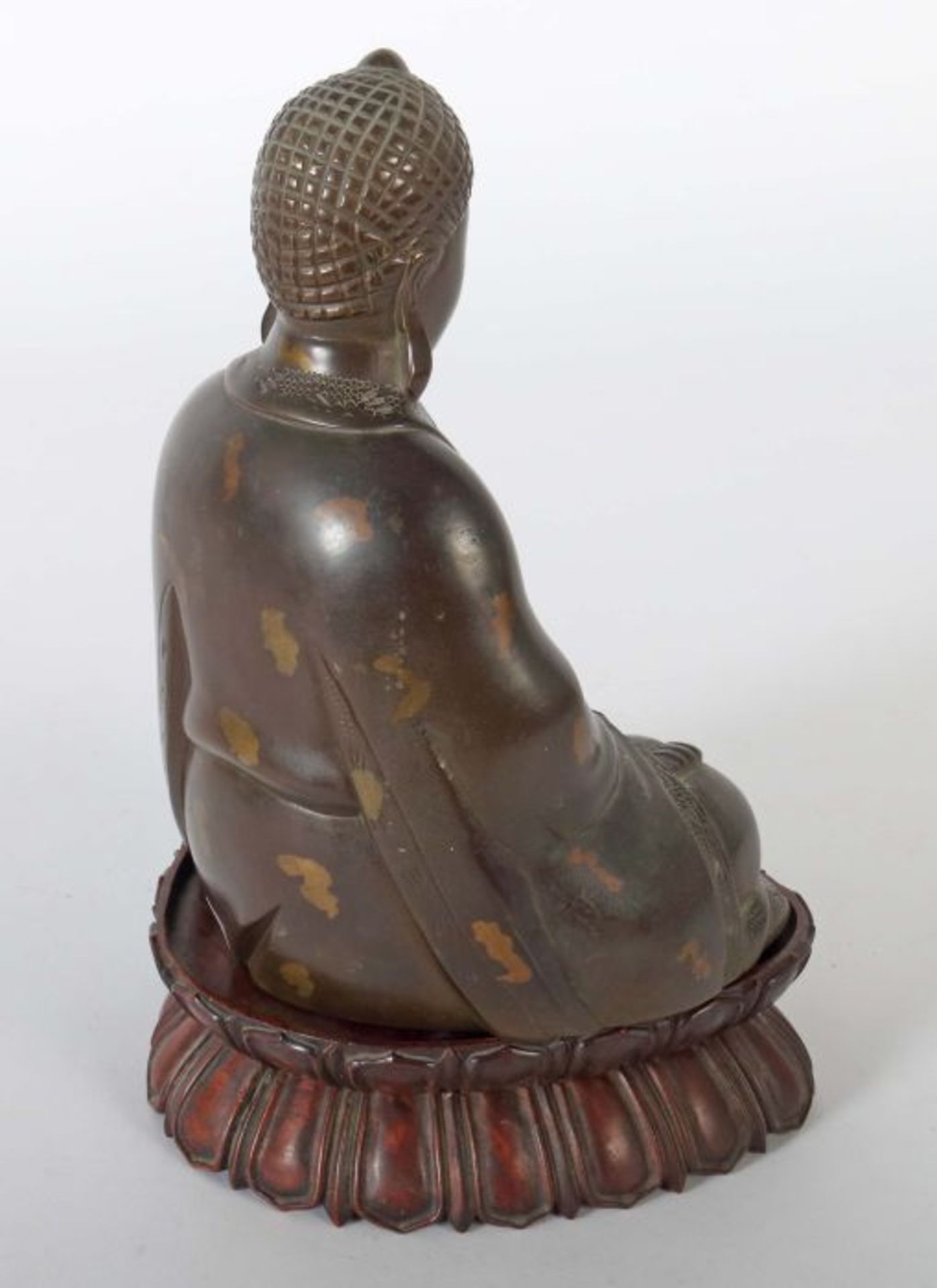 Buddha Shakyamuni China, wohl späte Qing-Dynastie/Ende 19. Jh., Bronze/patiniert mit "Gold splash- - Bild 2 aus 3