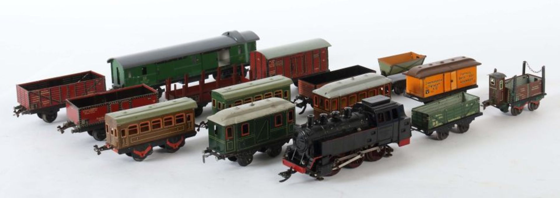 Konvolut Eisenbahnen Spur 0, 1 x Zeuke-Lok T55, Kunststoff, L: 21,5 cm; 2 x Zeuke-Güterwagen: - Bild 2 aus 2