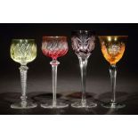 Vier Römer Böhmen, um 1880 bzw. Anfang 20. Jh., farbloses Kristallglas, die Wandungen mit farbigem
