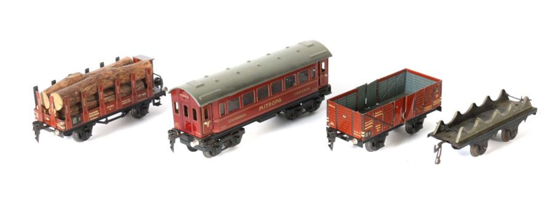 4 Wagen Märklin, Spur 0, 1 x MITROPA Schlafwagen, 17530, BZ 1934-51, weinrot, L: 24,5 cm; 1 x