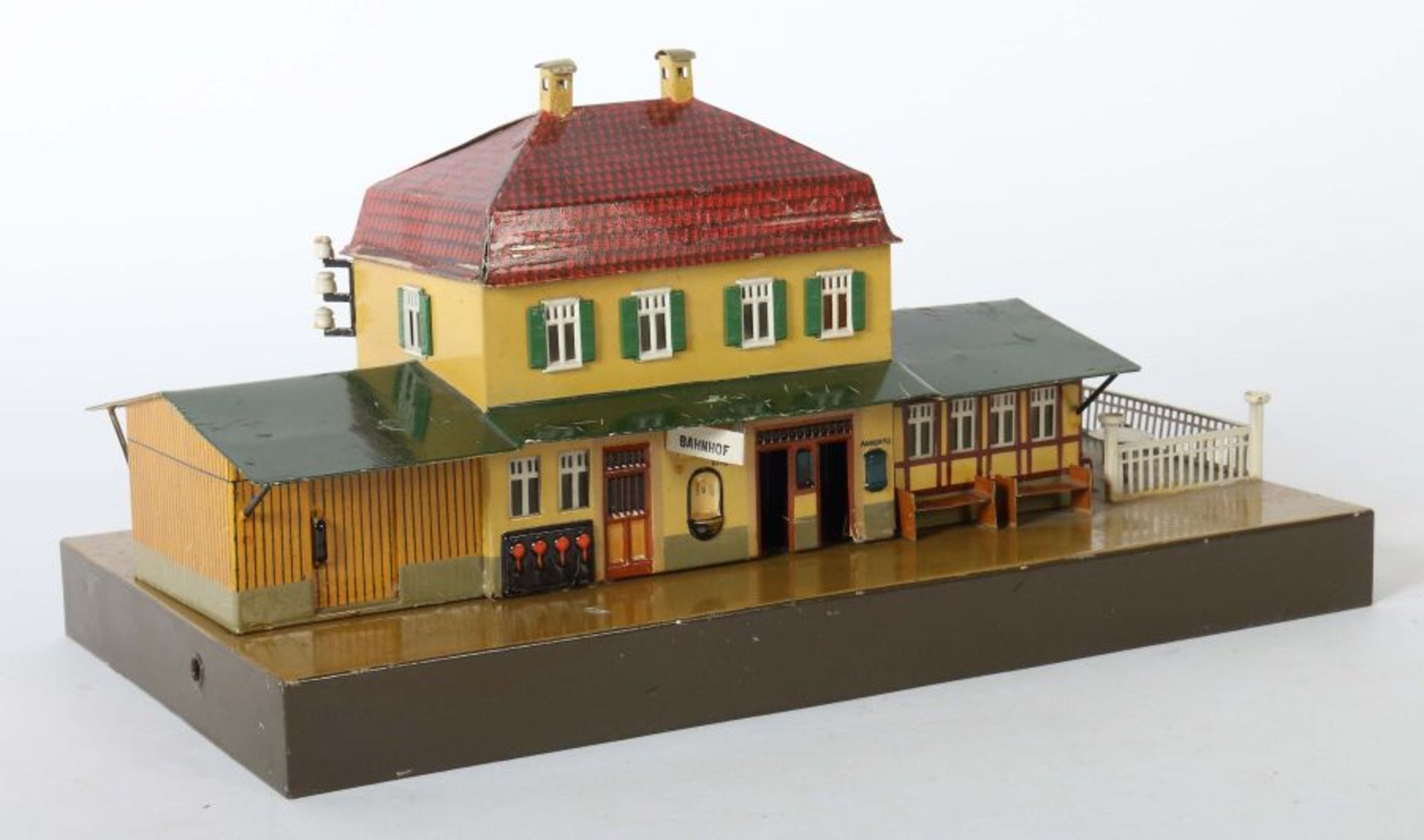 Landbahnhof Märklin, Spur 0, Modell 2031/0, BZ 1919-1925, lack. Blechausführung, angebauter - Bild 2 aus 3