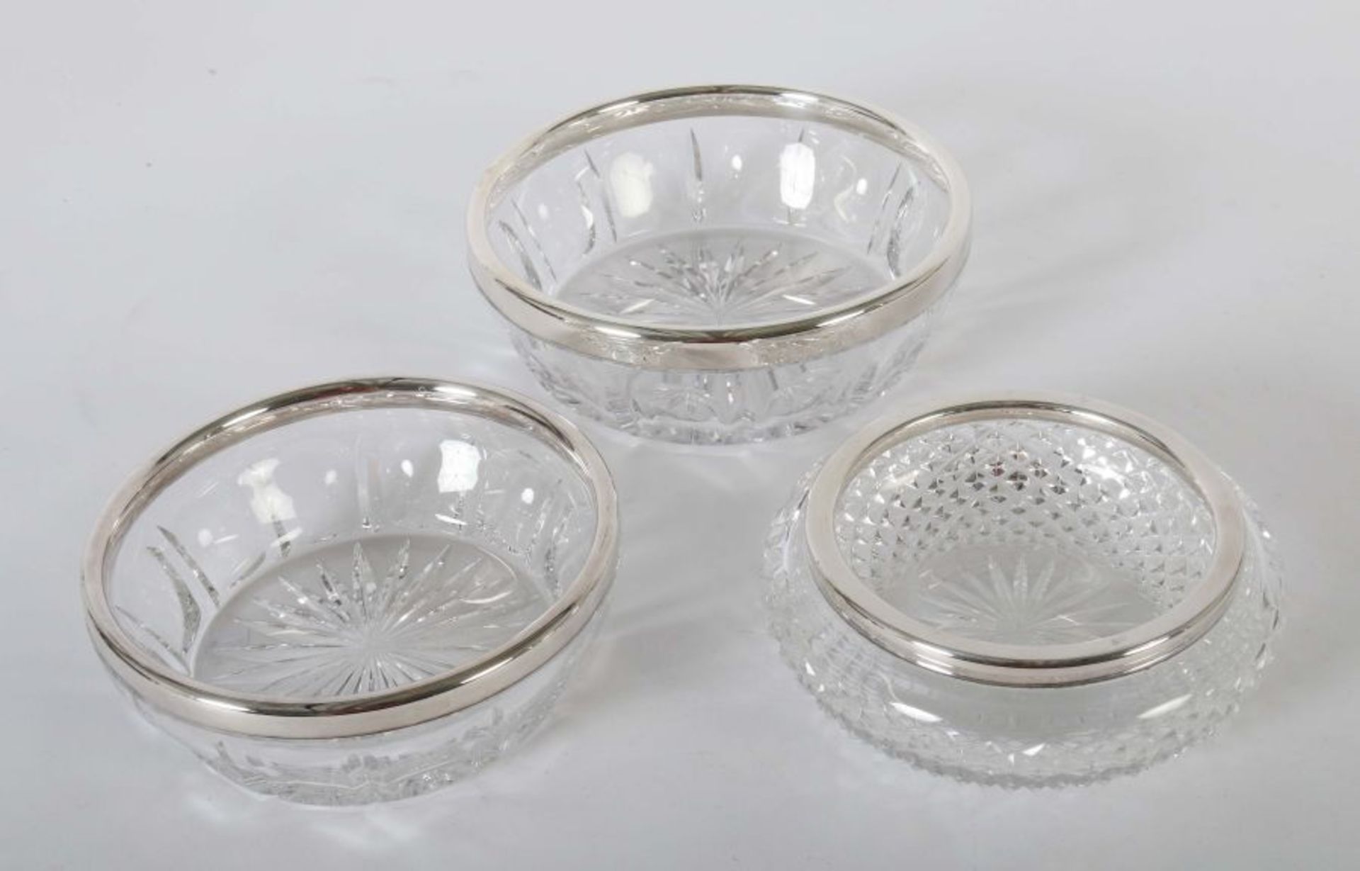 3 Schalen mit Silberfassung Gebrüder Deyhle, Schwäbisch Gmünd, 20. Jh., farbloses Kristallglas/ - Bild 2 aus 2