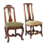 Paar Barock-Stühle 18. Jh., 1x Stuhl Eiche H: 112 cm mit geschnitzten Cabochons an den