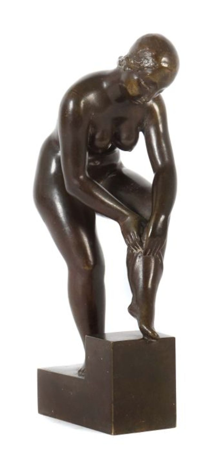 Bildhauer des 20. Jh. "Strumpf anziehende Frau", Bronze, patiniert, vollplastische Figur eines