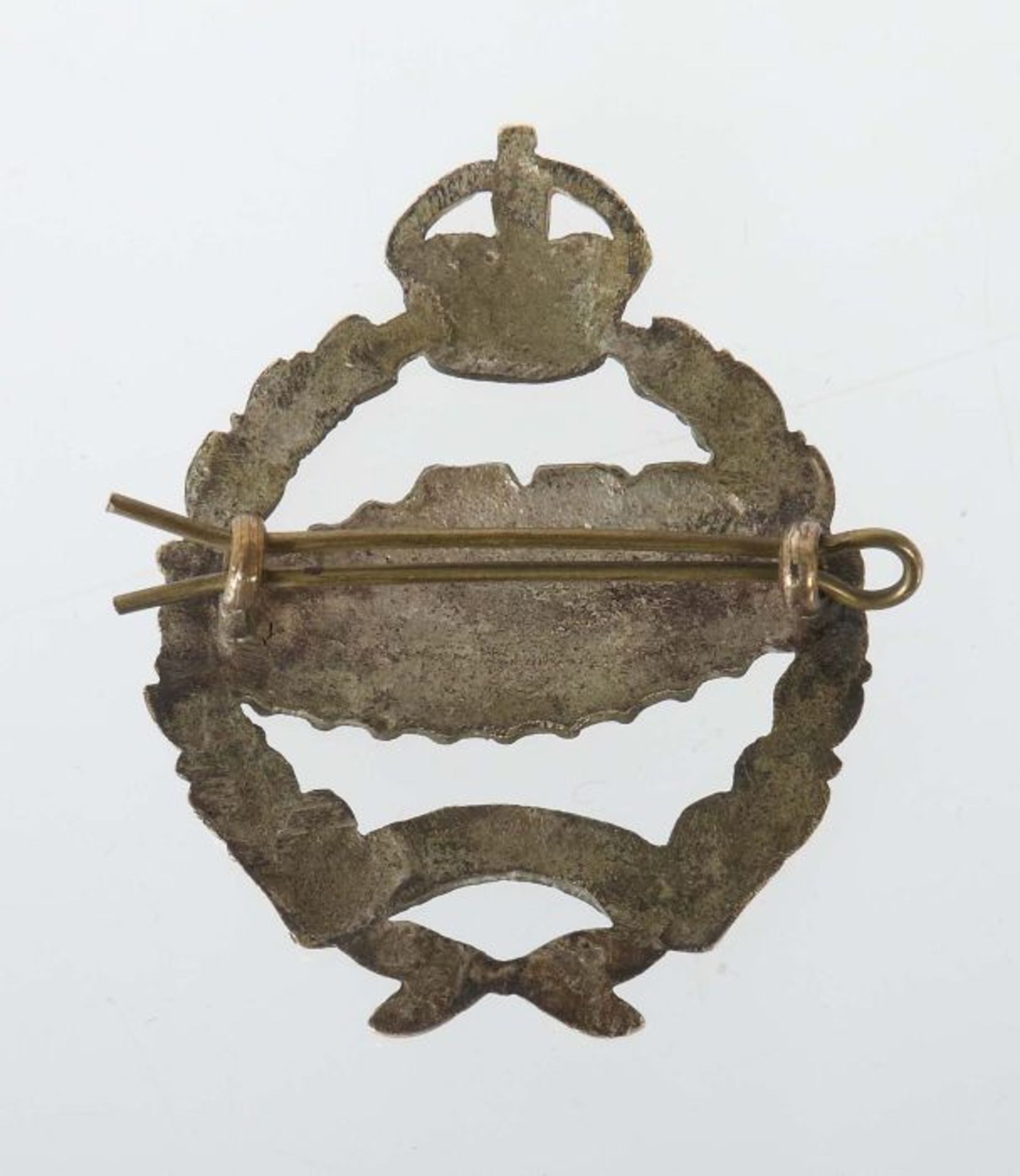 Panzer-Abzeichen England, Bronze, durchbrochen gearbeitet Lorbeerkranz m. Krone, im Zentrum ein - Bild 2 aus 2