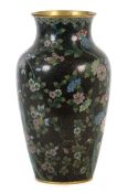 Cloisonné-Vase China, wohl 19. Jh., Vase mit polychromem Dekor von blühenden Chrysanthemen,