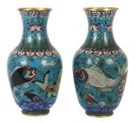 Paar Cloisonné-Vasen China, 19./20. Jh., Messing/Cloisonne, Paar balusterförmige Vasen mit