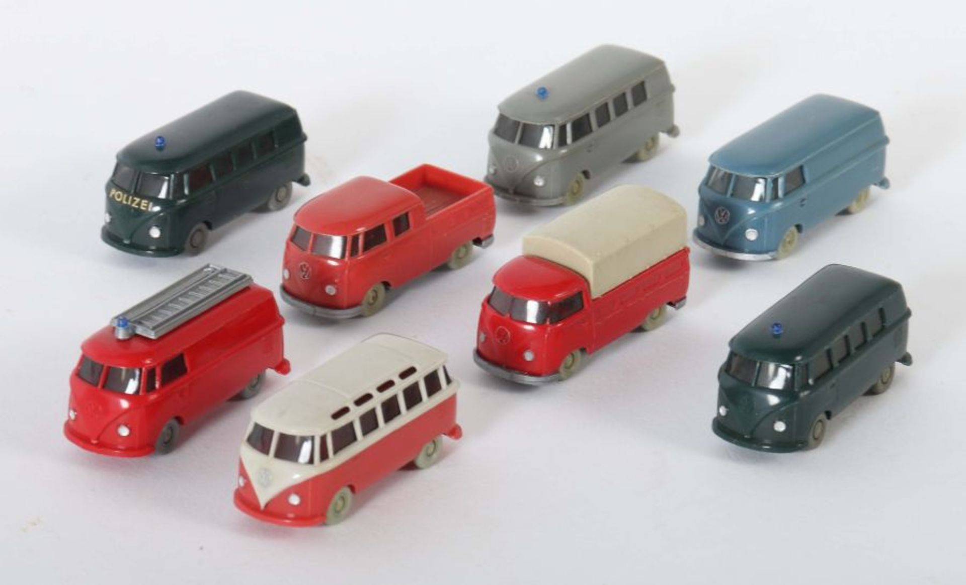 8 VW-Busse Wiking, M: 1:87, 1 x 321 VW T1 Kasen, mattblaugrau; 1 x 325 VW T1 Sambabus, papyrusweiß/