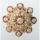 Diamant-Brosche 1. Drittel 20. Jh., Gelbgold 585, floral anmutend gestaltet, filigran durchbrochen