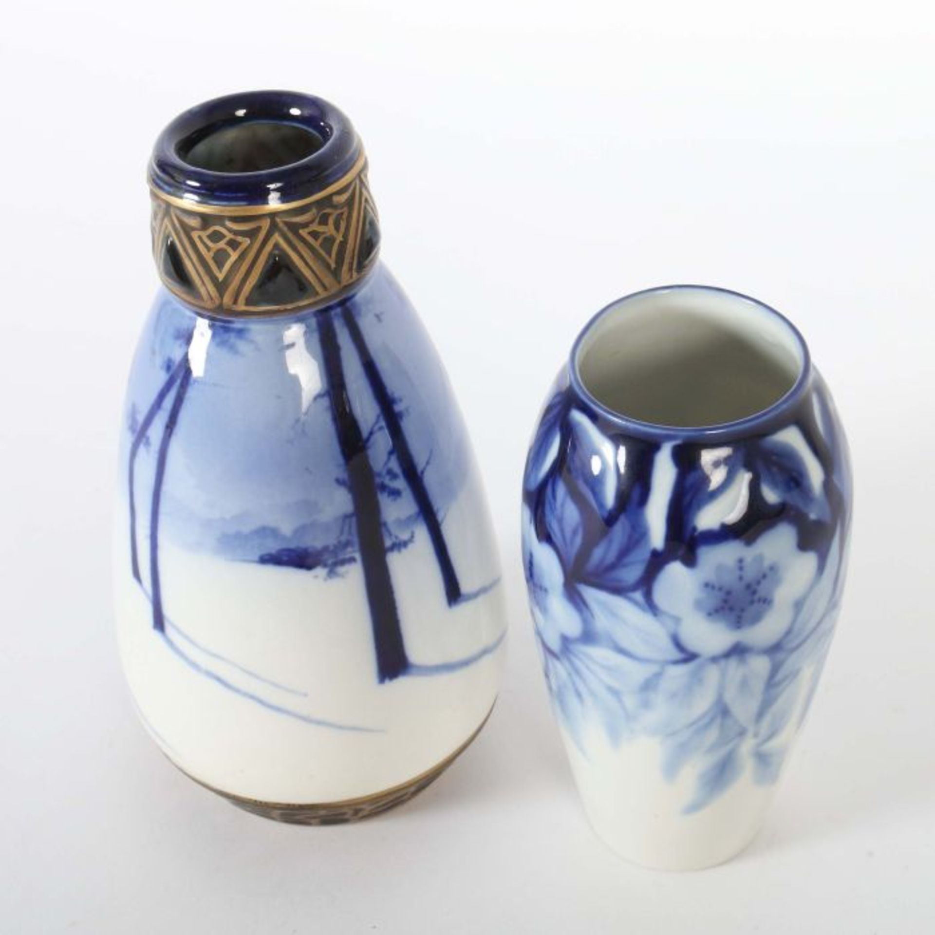 Zwei Vasen Limoges/Wien, Porzellanfabrik Camille Tharaud/Ernst Wahliss, nach 1920/um 1900, - Bild 2 aus 4