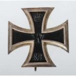 Eisernes Kreuz 1914, 1. Klasse, im Etui, mit Überkarton geschwärzter Eisenkern, silberne Zarge, an