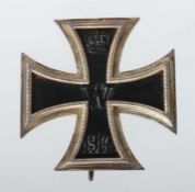 Eisernes Kreuz 1914, 1. Klasse, im Etui, mit Überkarton geschwärzter Eisenkern, silberne Zarge, an