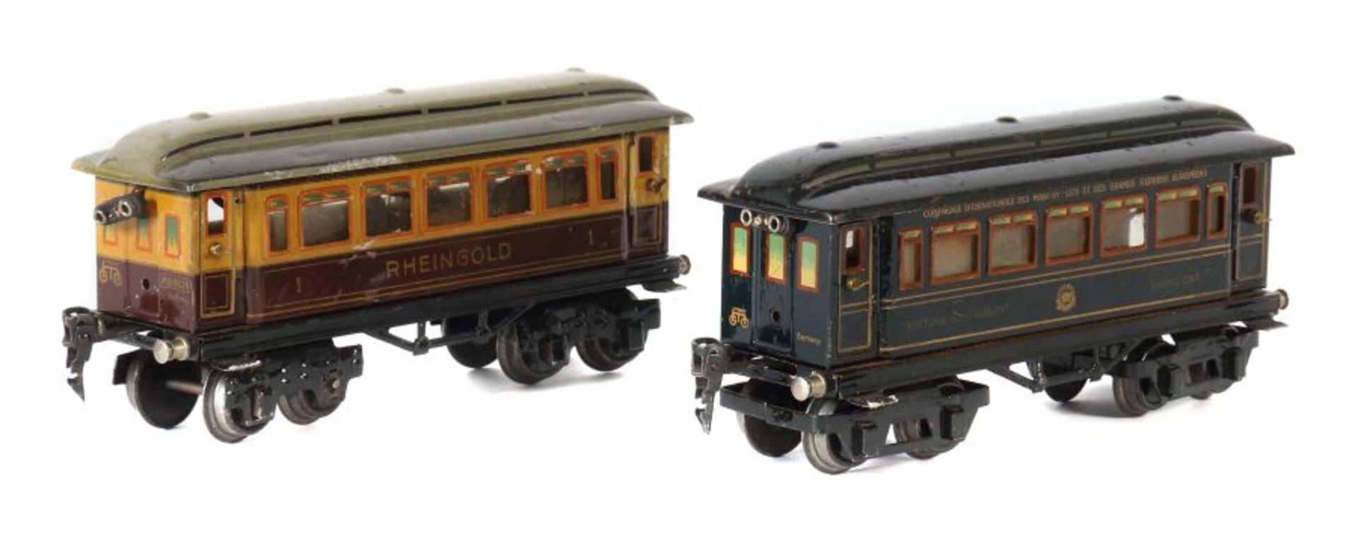 2 Personenwagen Märklin, Spur 0, Speisewagen 1746, blau CL, BZ1930-38, L: 21,5 cm; 1 x