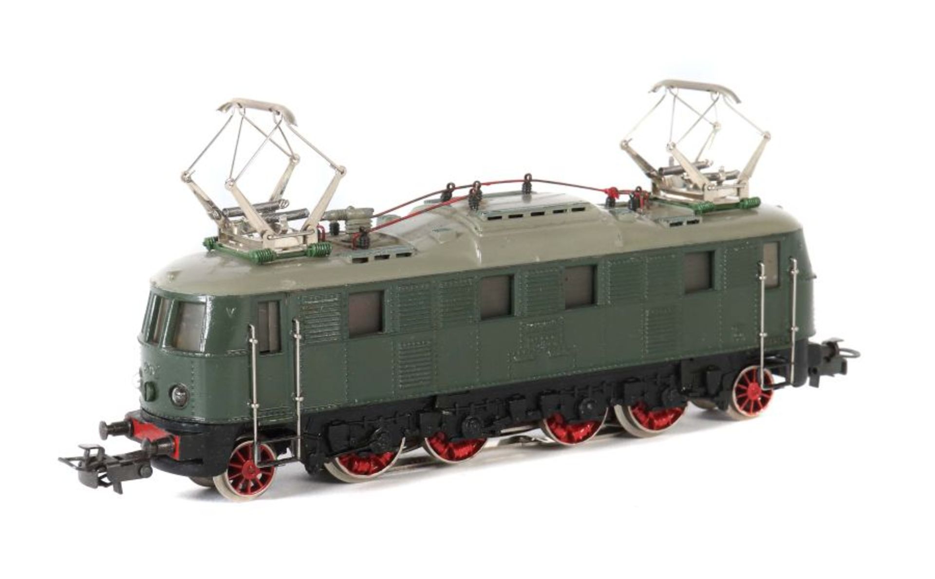 E-Lok Märklin, Spur H0, MS 800, Typ 5, BZ: 1951-52, BR E 18 der DR, grün, L: 17,8 cm. Kaum